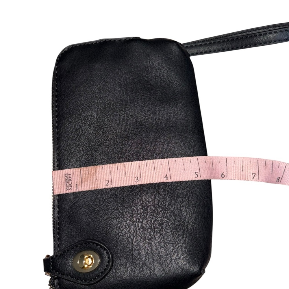 š„3/$20š„ Black Leather Wristlet - Picture 7 of 7